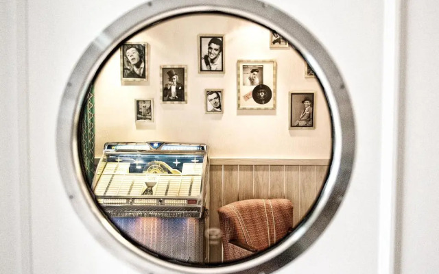 Bernstein Hotel "50`s Seaside Motel"