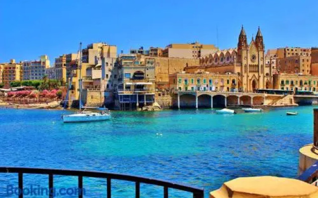 Seaside Bliss 3BR Holiday Apartment Sliema