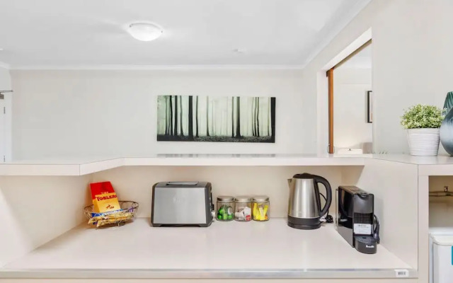 Spacious 1bdr Fast Wi-fi Near RAC Arena
