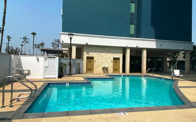Staybridge Suites Long Beach Airport by IHG