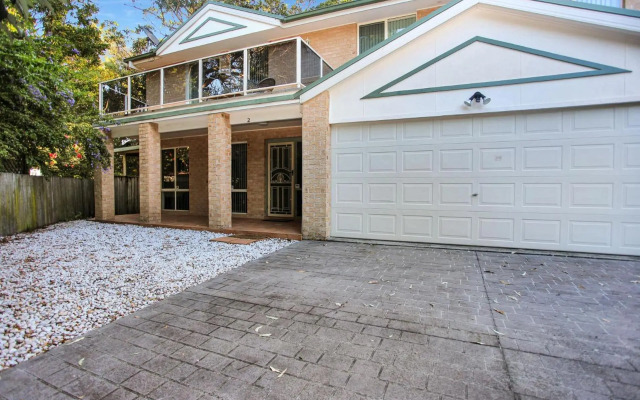 Four Bedroom Quality Townhouse