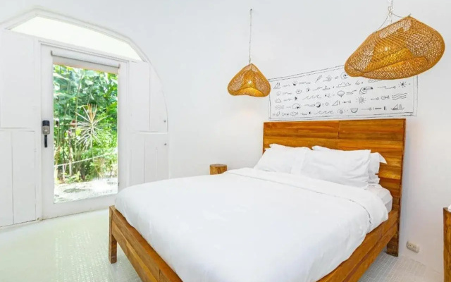Igloo Beach Lodge
