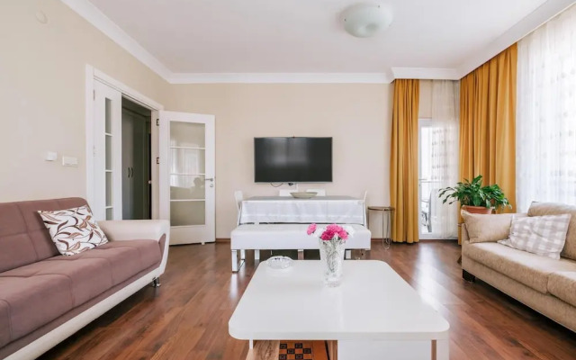 Lovely Flat w Balcony 10 min to Moda Coast