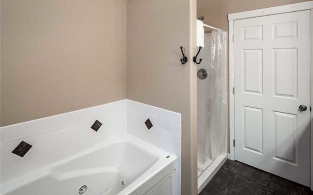 White Mountain Paradise - Four Bedroom Cabin