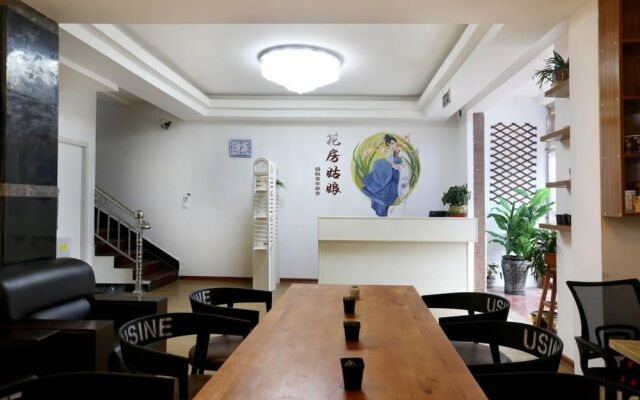 Flower House Girl Youth Hostel