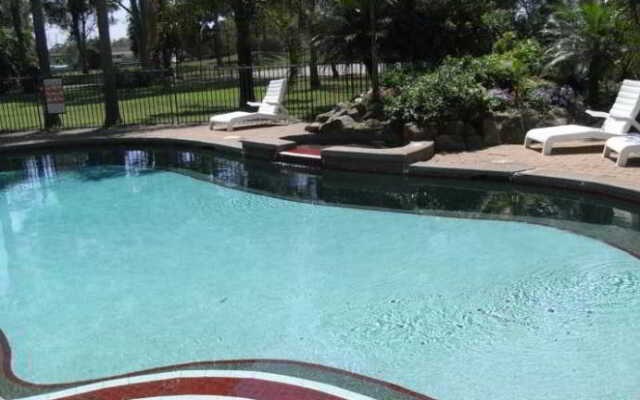 Quality Inn Charbonnier Hallmark