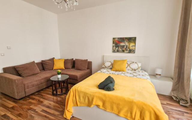 Peaceful 1BR Apt. near Metro Station Längenfeldg.