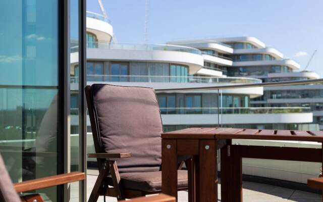 Modern 2 Bedroom Flat With Stunning Views