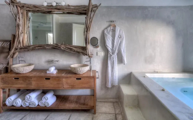 Mystique, a Luxury Collection Hotel, Santorini