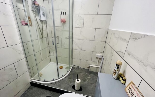Newly Refurbished 1-bed Apartment in Croydon Se25