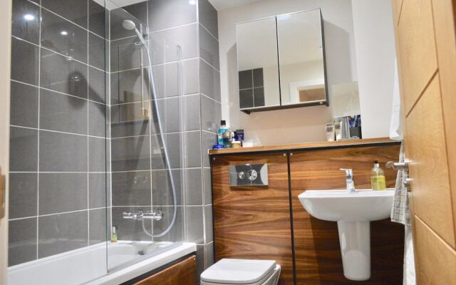 Modern 1 Bedroom Apartment off Leith Walk