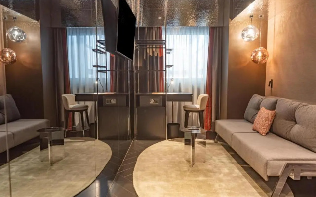 Adia Aluma Athens, Curio Collection By Hilton