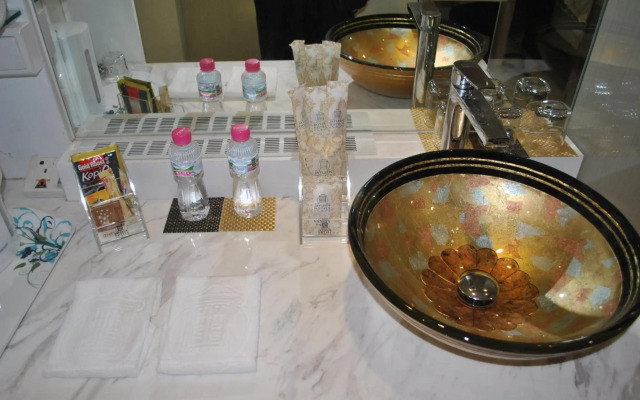 Jayleen Clarke Quay Hotel