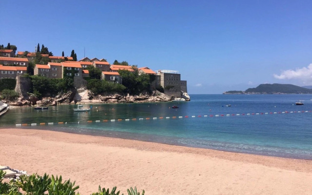 Franeta One-bedroom Apartment, Second Floor, Garden View No.6