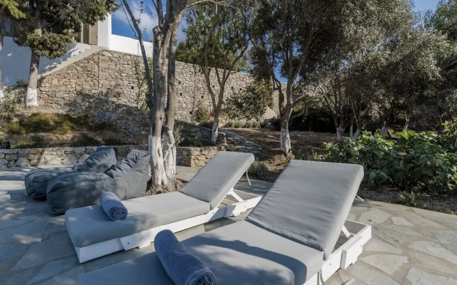 Traditional Villa With Swimming Pool