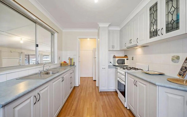 Walk to Everything In Huskisson Central Location and Sleeps 10