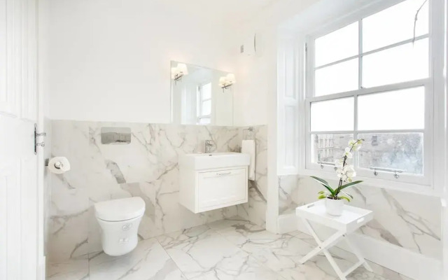 Luxury 4-bedroom Townhouse in Prestigious West End