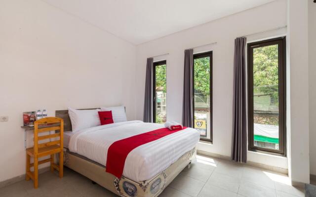 RedDoorz near Kaza Mall Surabaya