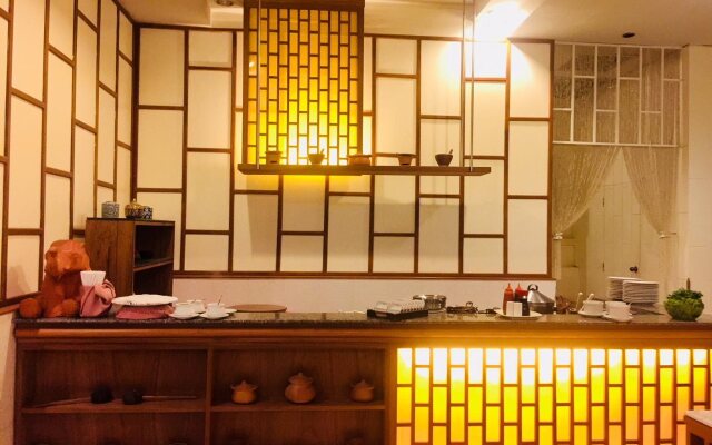 Ploy Palace Hotel
