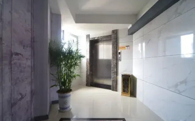 MOUSSIE HOTEL(Huaihua Third Middle School Municipal Committee Branch)
