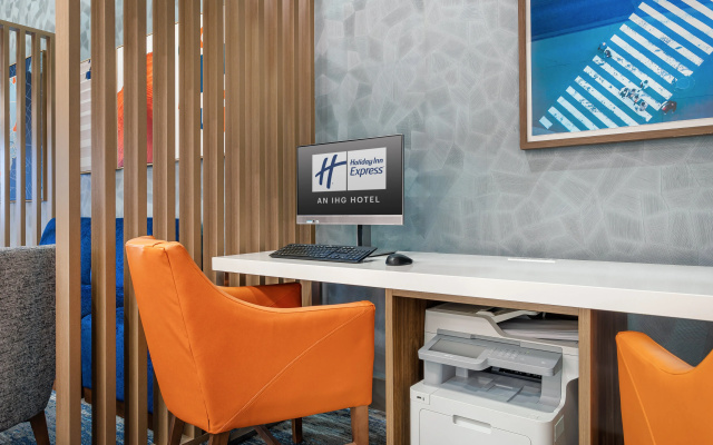 Holiday Inn Express and Suites Columbus Edinburgh by IHG