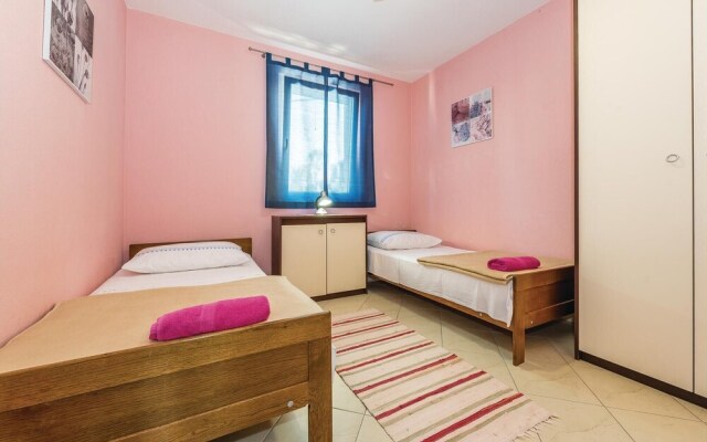 Beautiful Home in Rogoznica With Wifi and 2 Bedrooms