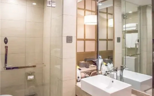 Hongbao Hotel (Xuchang Caowei Ancient City Pang Donglai Times Square)