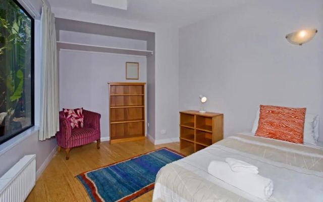 Riverside Villa - in the City by the River!