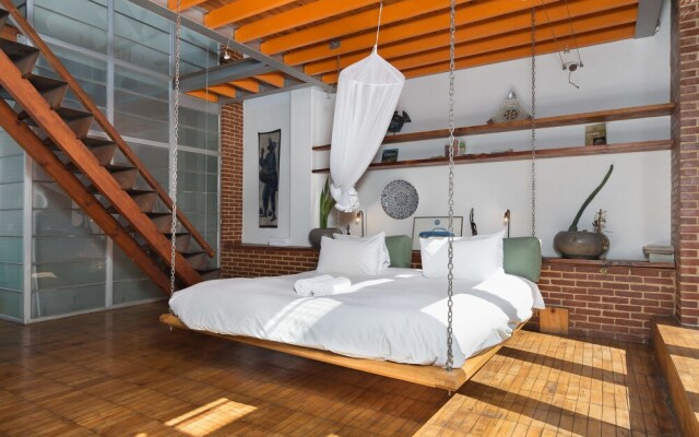 Wellington 7B - Adults Only