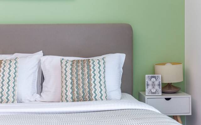 Minutes From Beach! Bright 1BR in Dubai Marina!