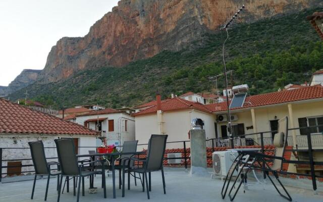 Rodomelo House with Terrace - 4 Bedrooms