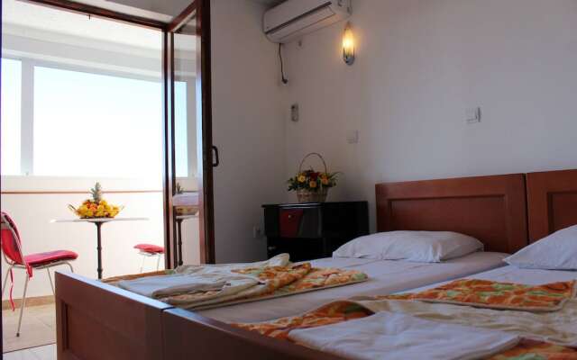 Green Flowers Guesthouse