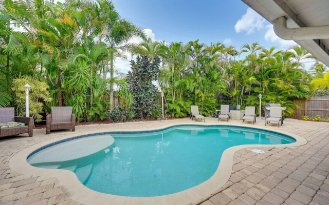 Pelican Nest, Tropical Naples Villa w/ Pool