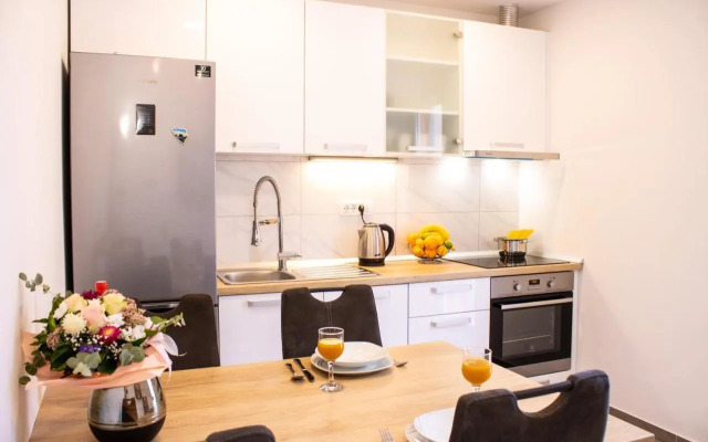 Julia's beautiful apartment for 6 with parking