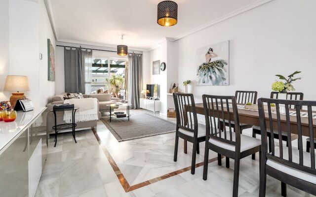 LCR4 - Large 3 bed apt close to beach, port