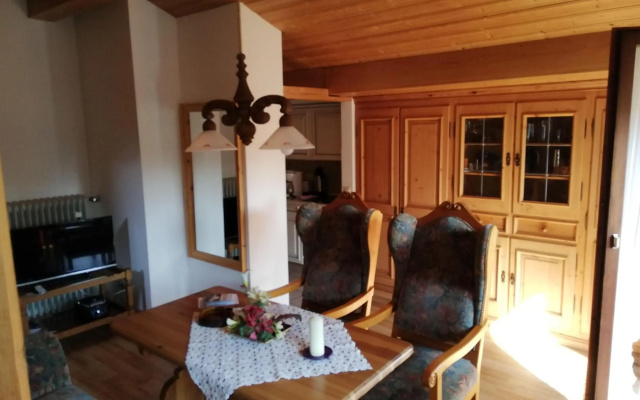 Ferienwohnung Emilia mit Bergblick (Osten)