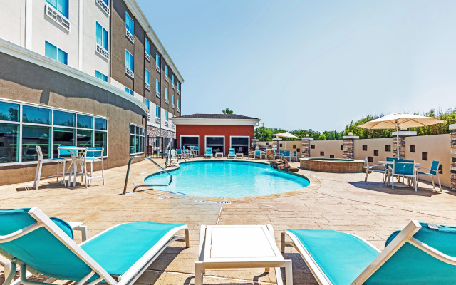 HOLIDAY INN EXP STES SPACE CTR by IHG