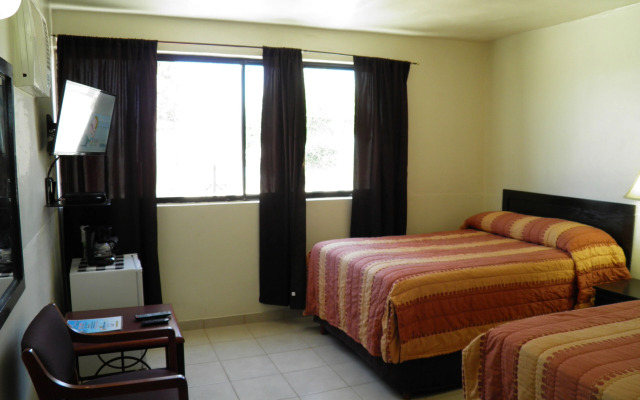 Seaside Hotel & Victor's RV Park