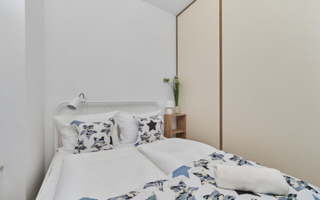 Sunny Studio Krakowska by Renters