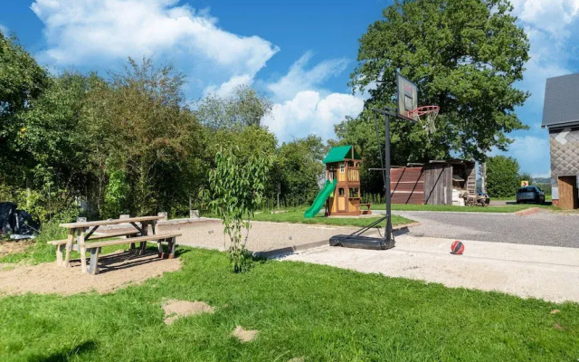 Spacious Getaway Near Spa F1