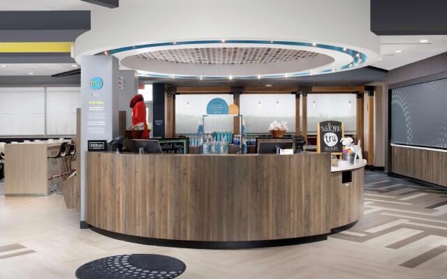 Tru by Hilton Louisville East