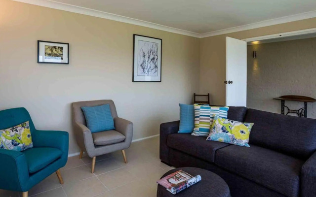 PENINSULA 180 Gerroa 4pm check out Sundays