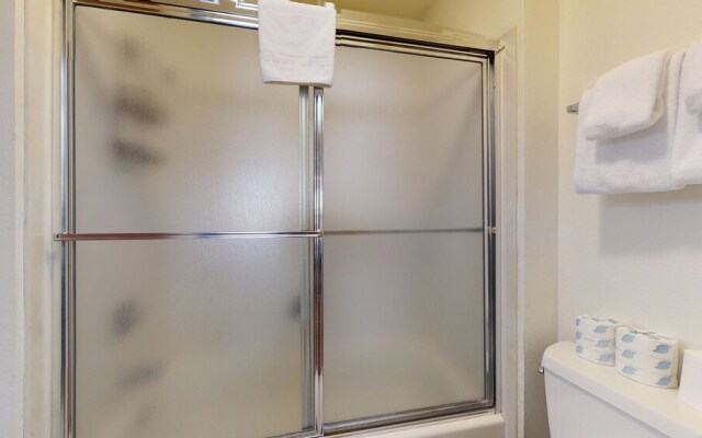 Aspen Creek #115 2 Bedroom Condo by RedAwning