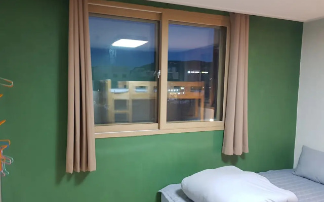 Buzz Guest House - Hostel