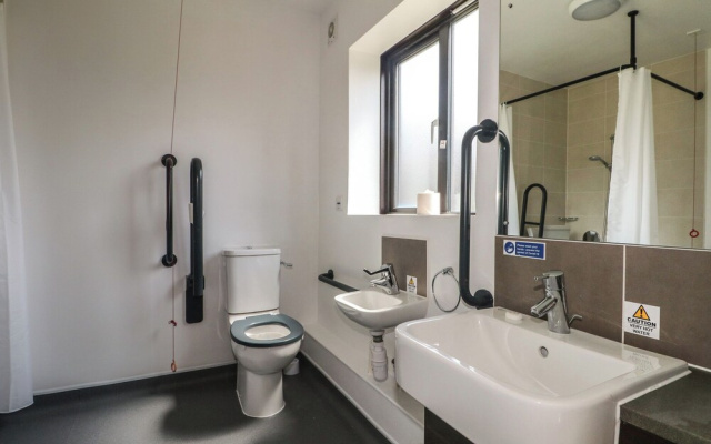 Marine Court Ground-floor Accessible Twin