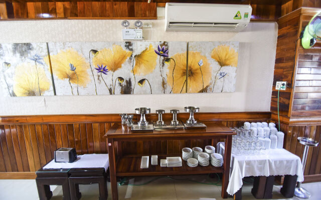 San San Hotel