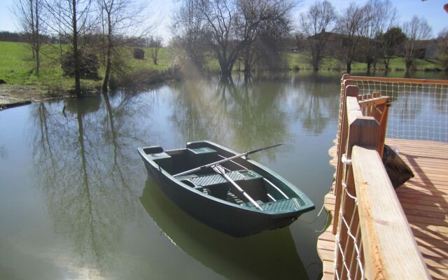 Cabanes flottantes du lac de Pelisse
