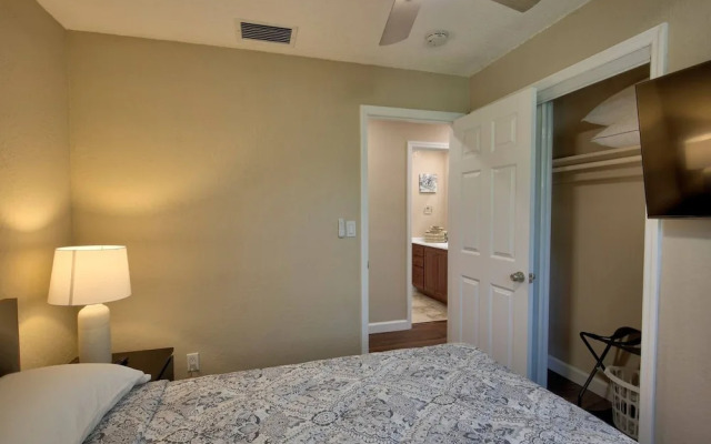 Sunny Escape-heated Pool