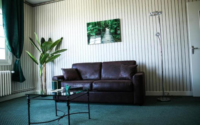 Aux Portes du Château