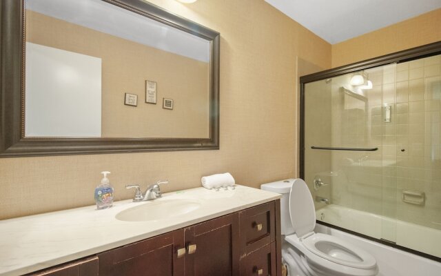 Tampa Bay- Large Pool home- Private Heated Pool!